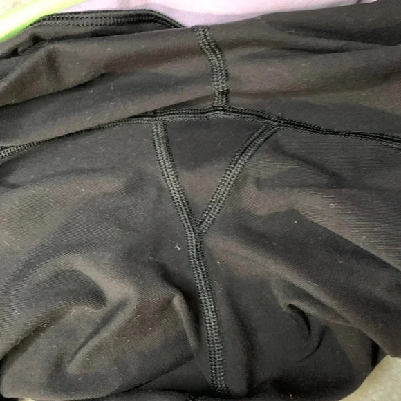 Lululemon gather and crow crop - Picture 9 of 10